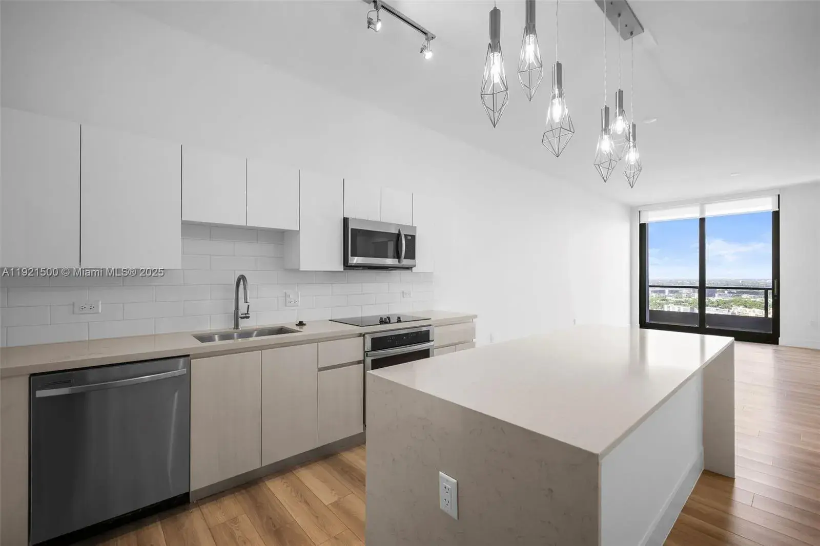 101 Diplomat Pkwy # 2507, Hallandale Beach FL 33009