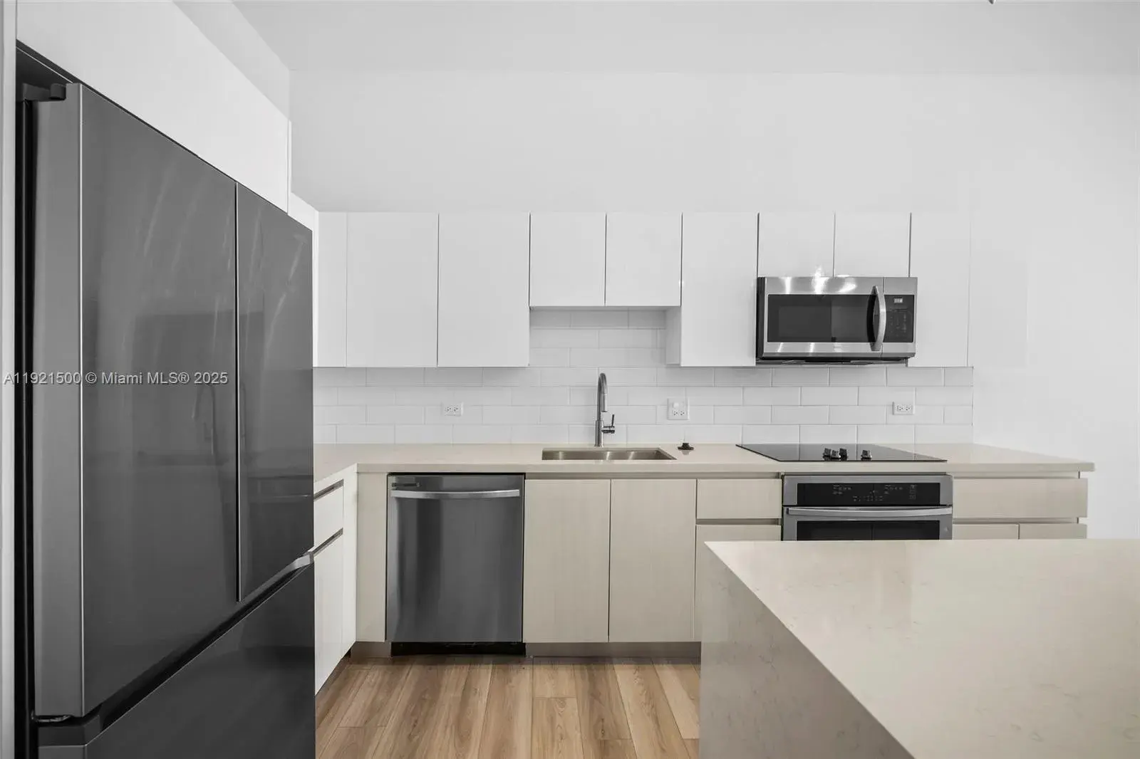 101 Diplomat Pkwy # 2507, Hallandale Beach FL 33009