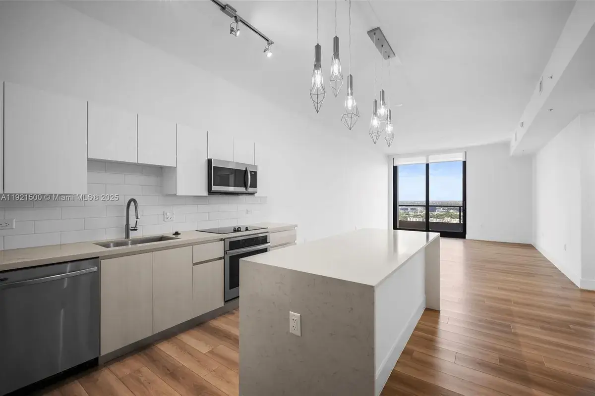 101 Diplomat Pkwy # 2507, Hallandale Beach FL 33009