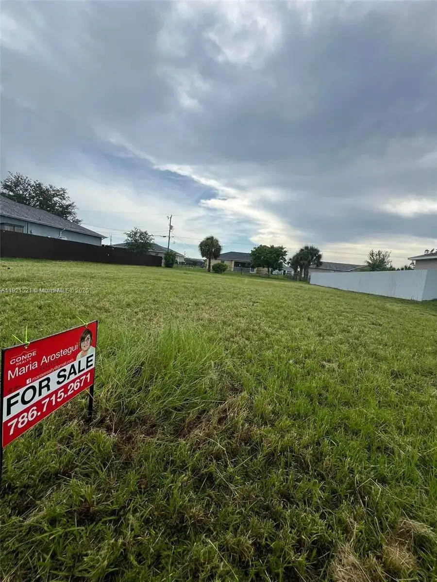 2118 NE 5th ave, Cape Coral FL 33909 photo 2