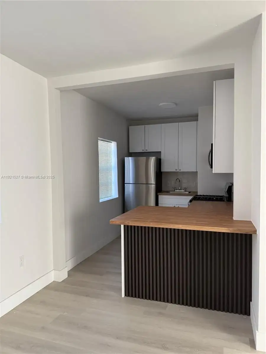 7611 Harding Ave # 1, Miami Beach FL 33141 photo 3
