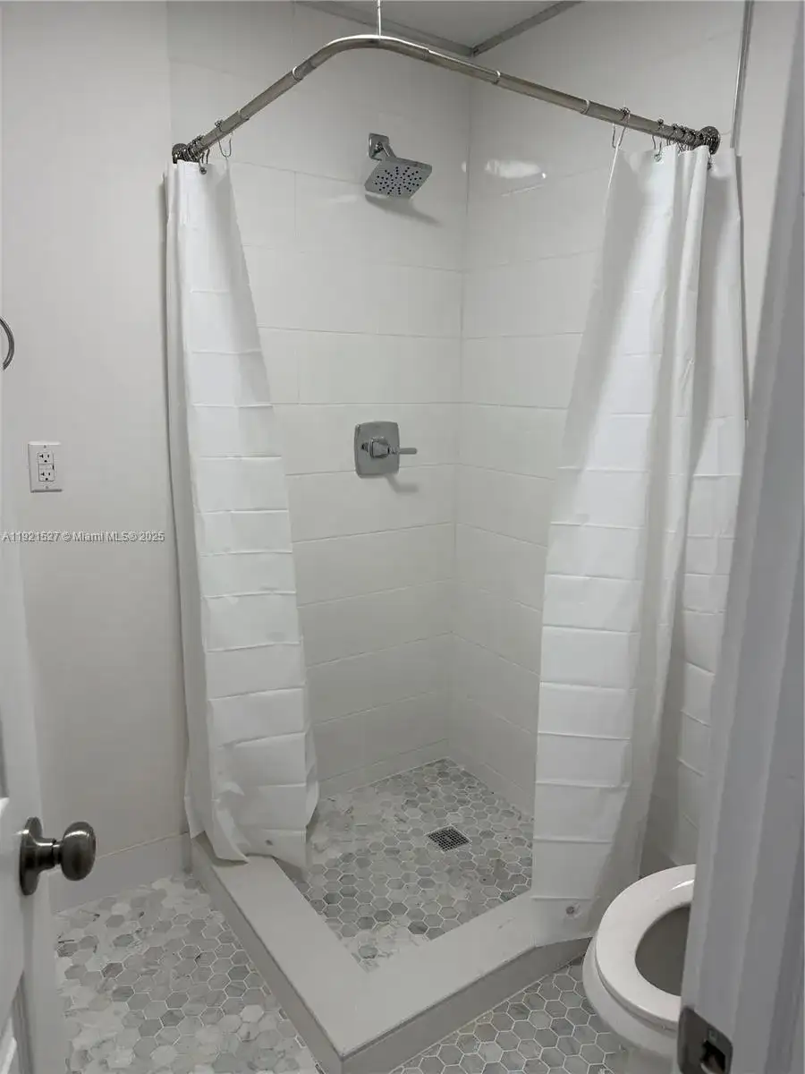 7611 Harding Ave # 1, Miami Beach FL 33141 photo 4