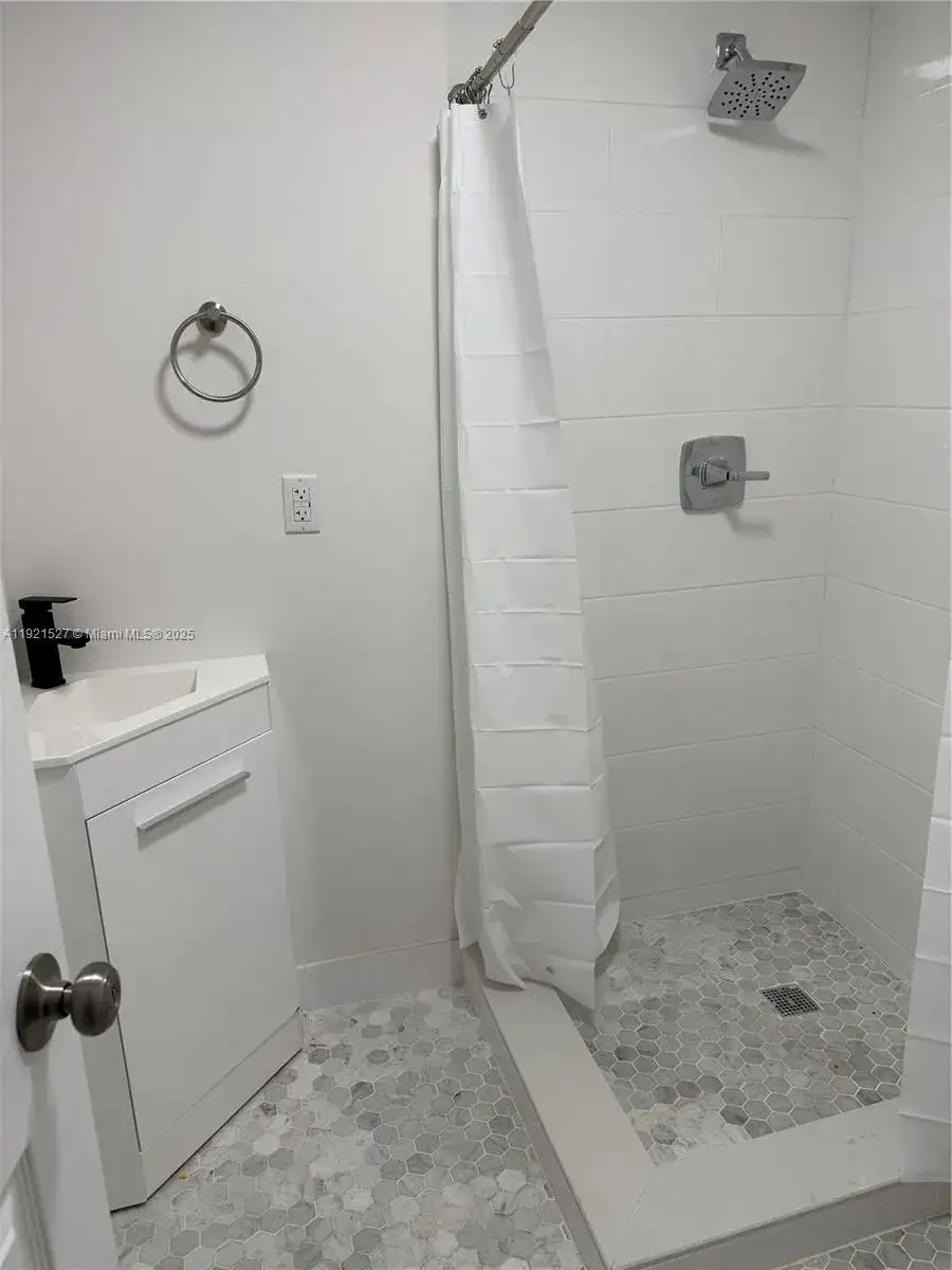 7611 Harding Ave # 1, Miami Beach FL 33141 photo 5