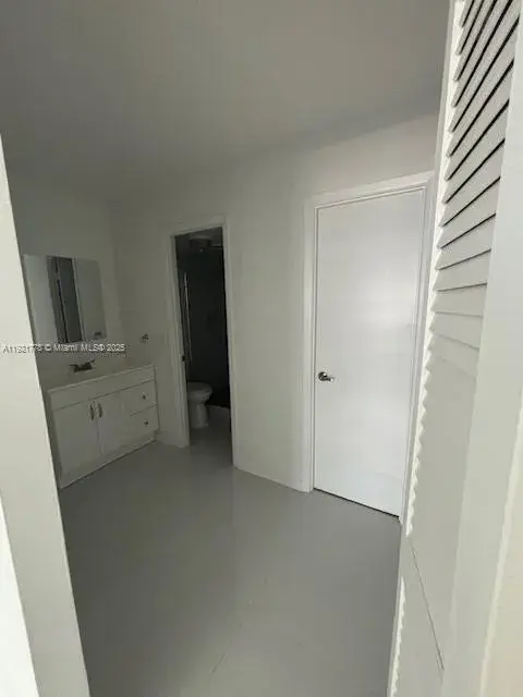 401 Golden Isles Dr # 712, Hallandale Beach FL 33009
