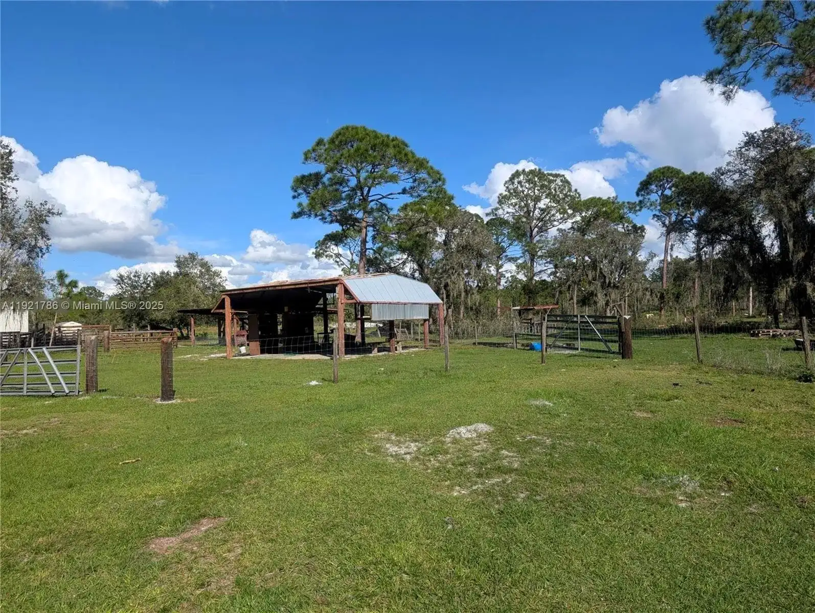 12650 NE 26 Th Ave, Other City - In The State Of Florida FL 34974 photo 5