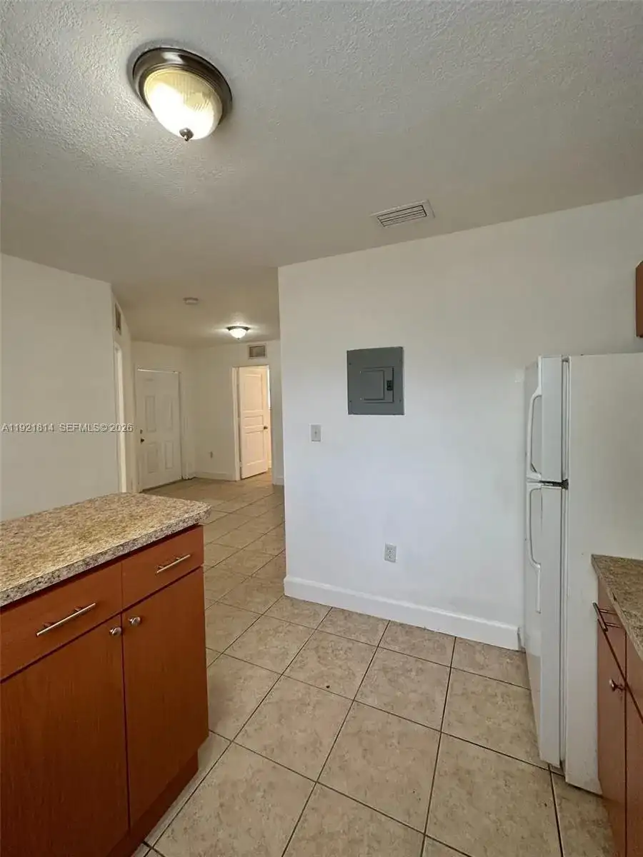2731 NW 27th St # B, Miami FL 33142 photo 3