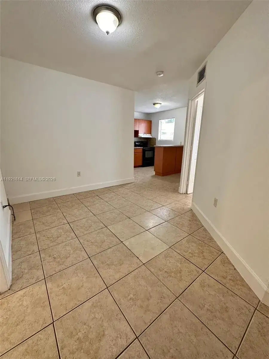 2731 NW 27th St # B, Miami FL 33142 photo 4