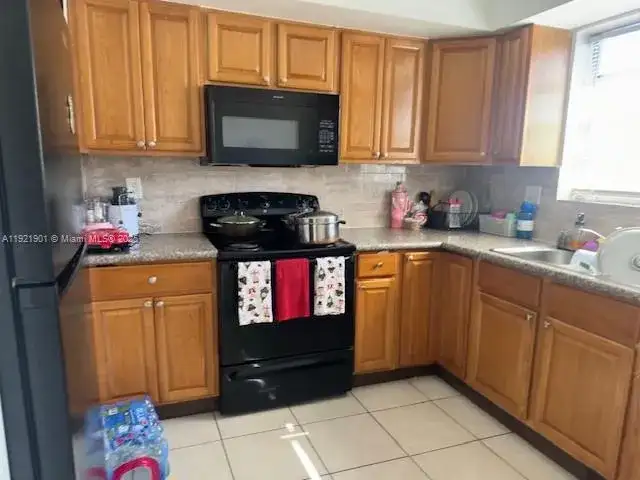 1350 NE 119th St # 25, Miami FL 33161 photo 2