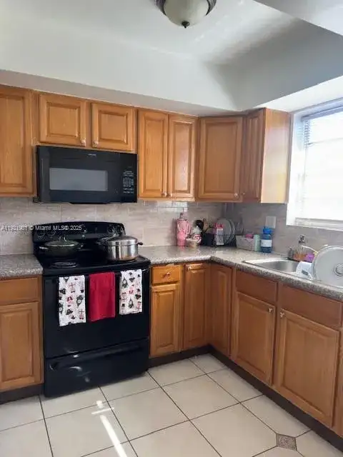 1350 NE 119th St # 25, Miami FL 33161 photo 3
