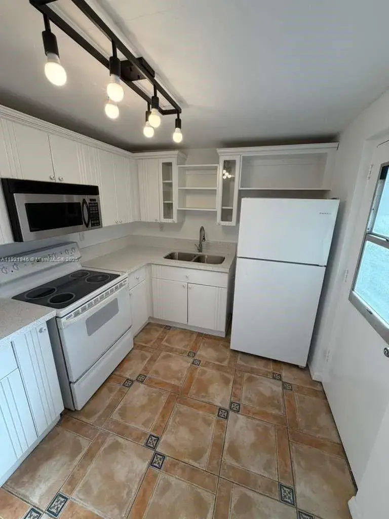 7850 Byron Ave # 403, Miami Beach FL 33141