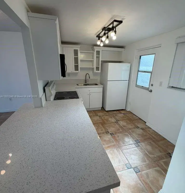 7850 Byron Ave # 403, Miami Beach FL 33141