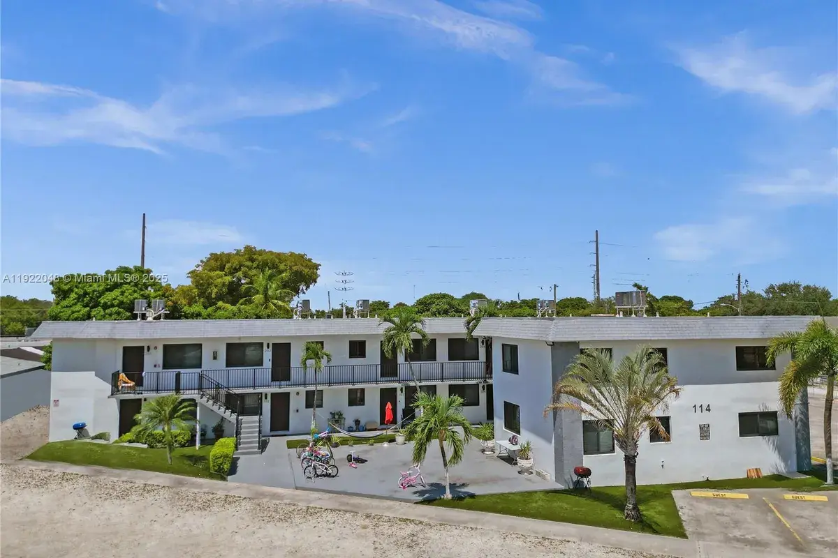 114 SE 8th St # 203, Hallandale Beach FL 33009