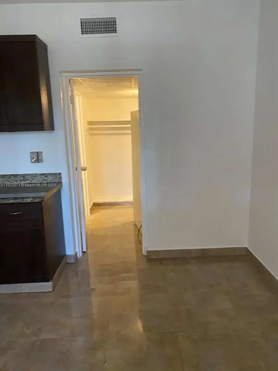 26 Diplomat Pkwy # 2208, Hallandale Beach FL 33009
