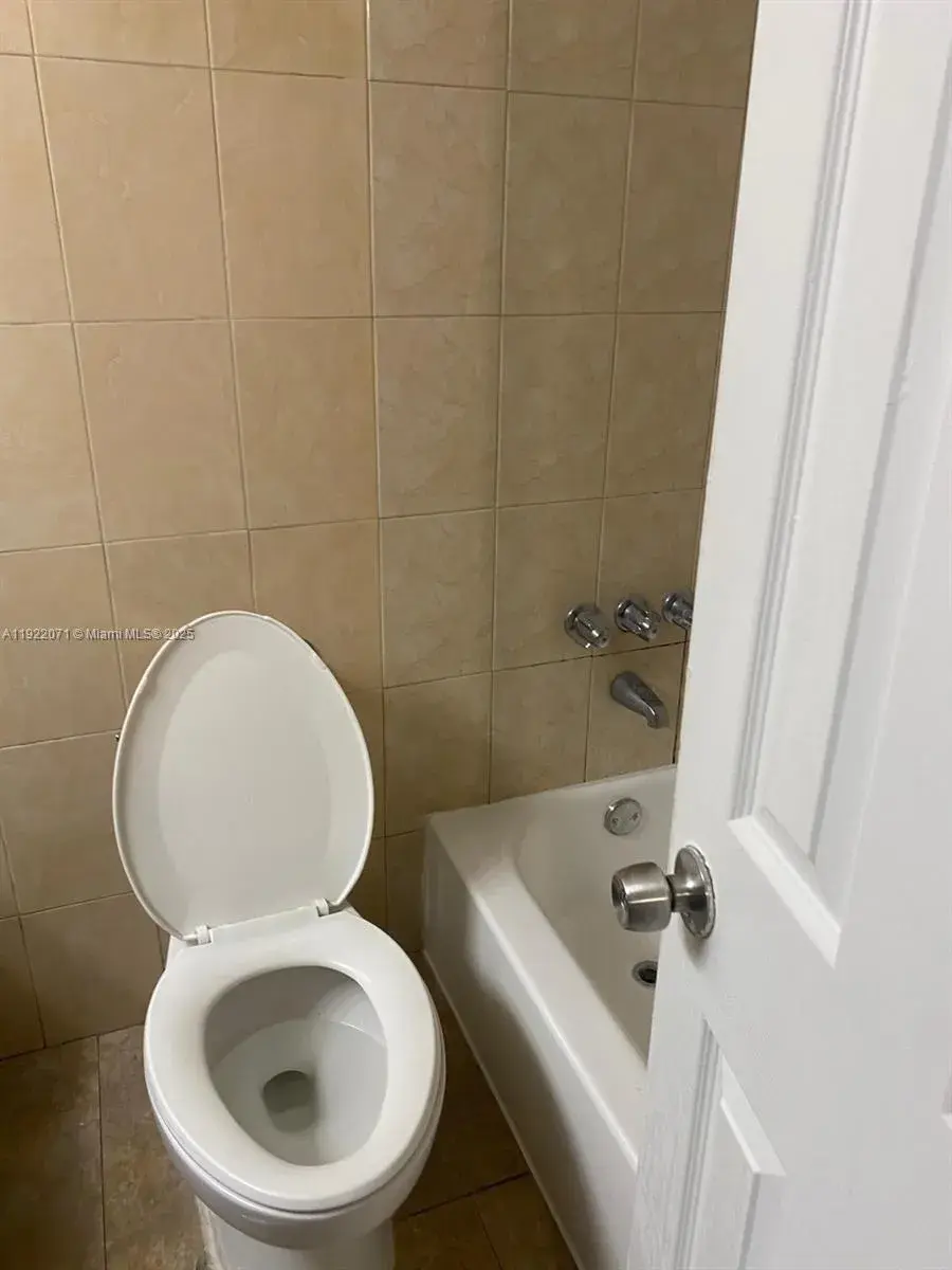 26 Diplomat Pkwy # 2208, Hallandale Beach FL 33009