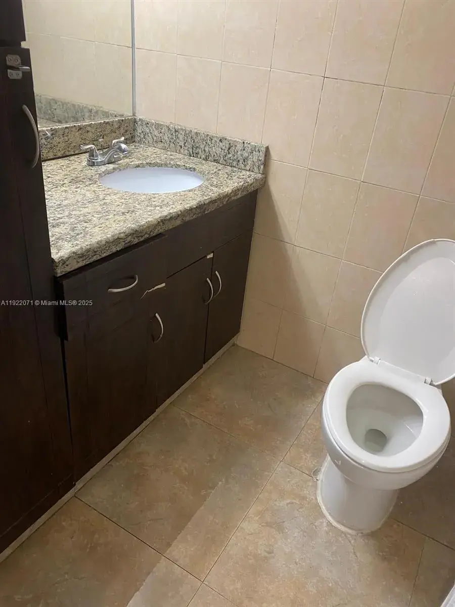 26 Diplomat Pkwy # 2208, Hallandale Beach FL 33009