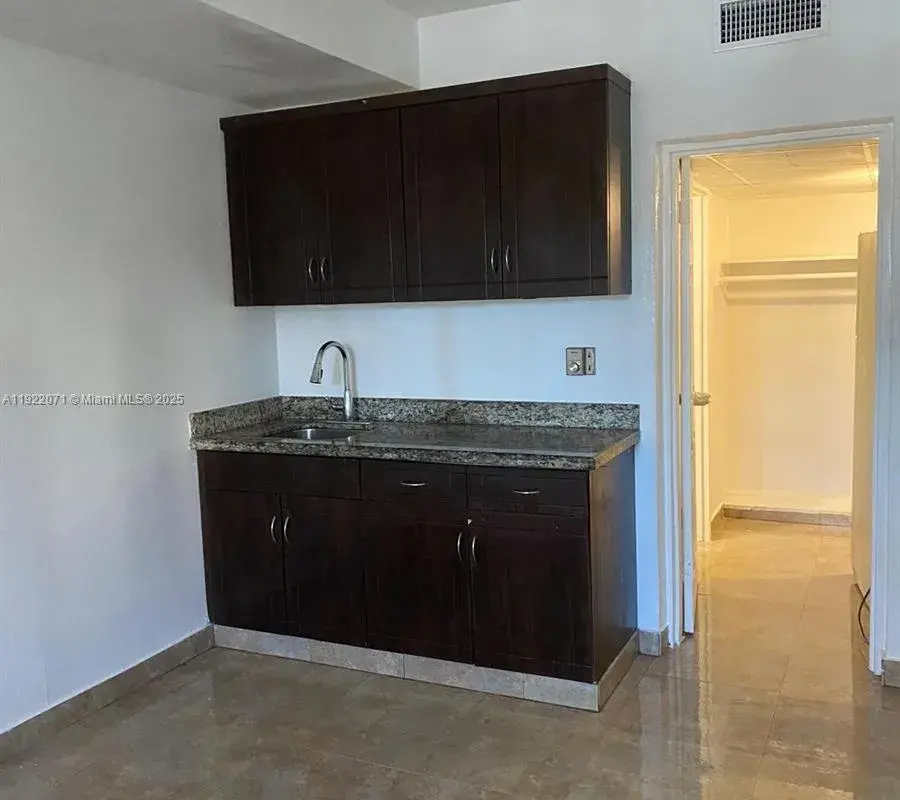 26 Diplomat Pkwy # 2208, Hallandale Beach FL 33009