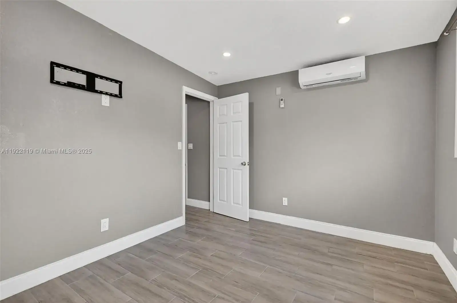 1510 NW 176th Ter # 1510, Miami Gardens FL 33169 photo 2