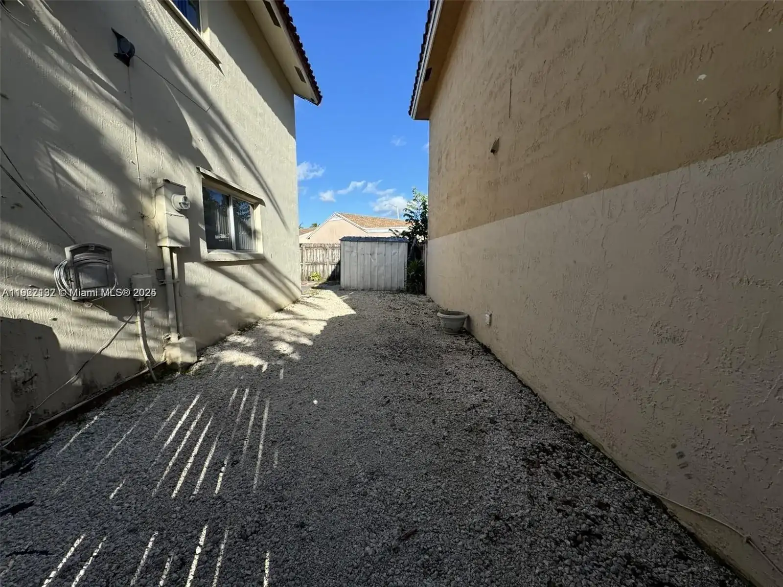 915 SE 13th Rd, Homestead FL 33035 photo 2