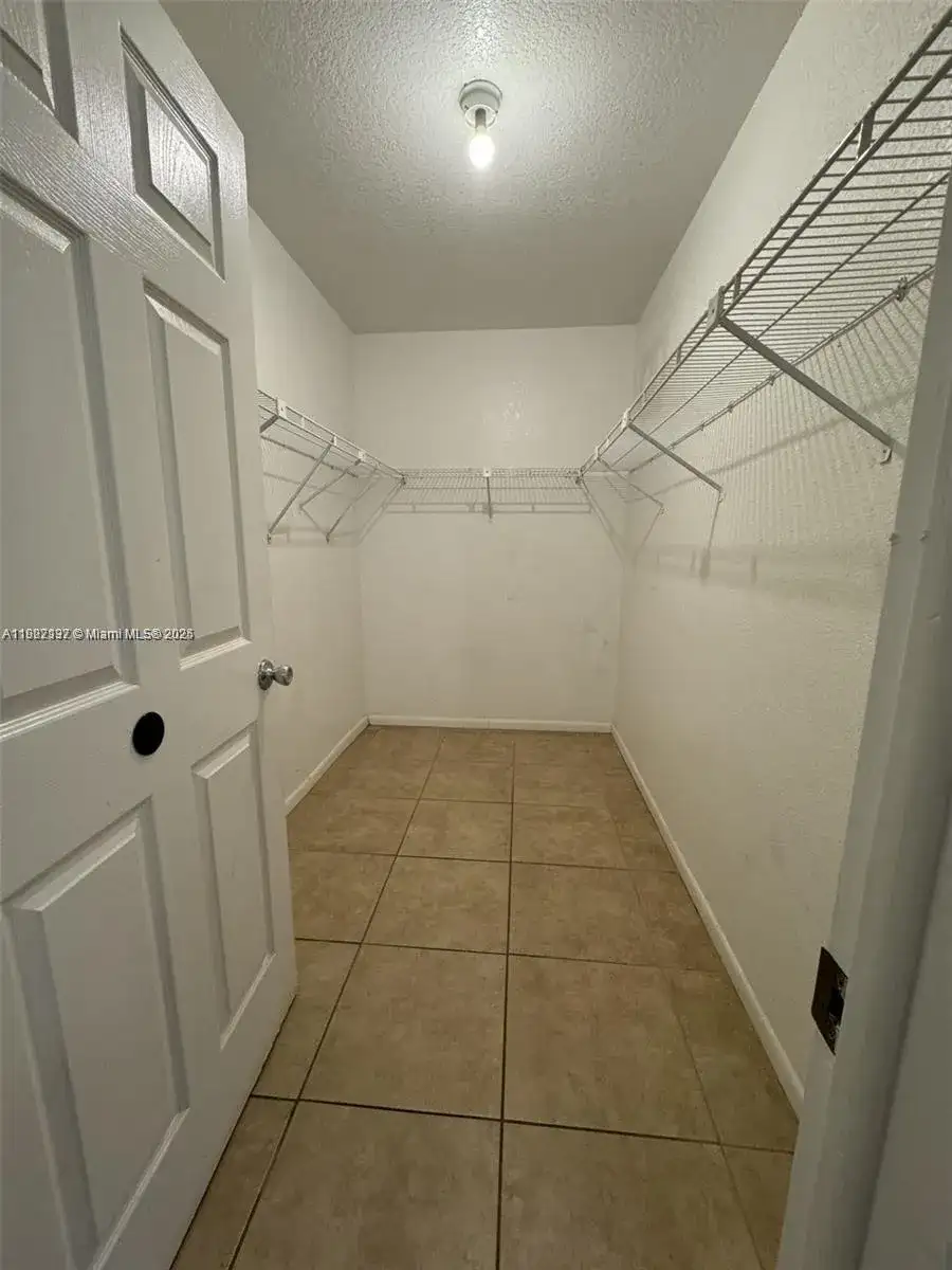 915 SE 13th Rd, Homestead FL 33035 photo 3