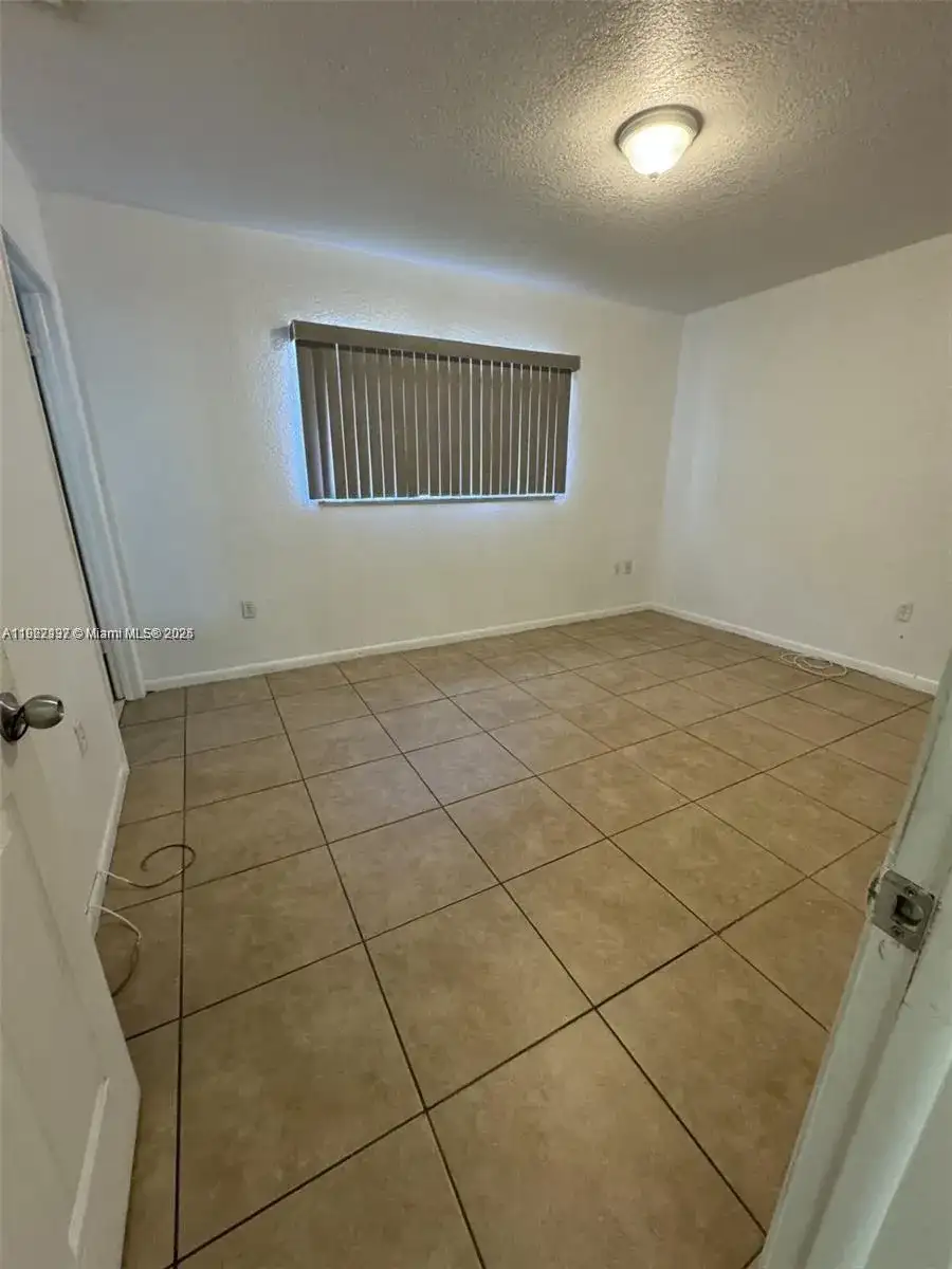 915 SE 13th Rd, Homestead FL 33035 photo 4