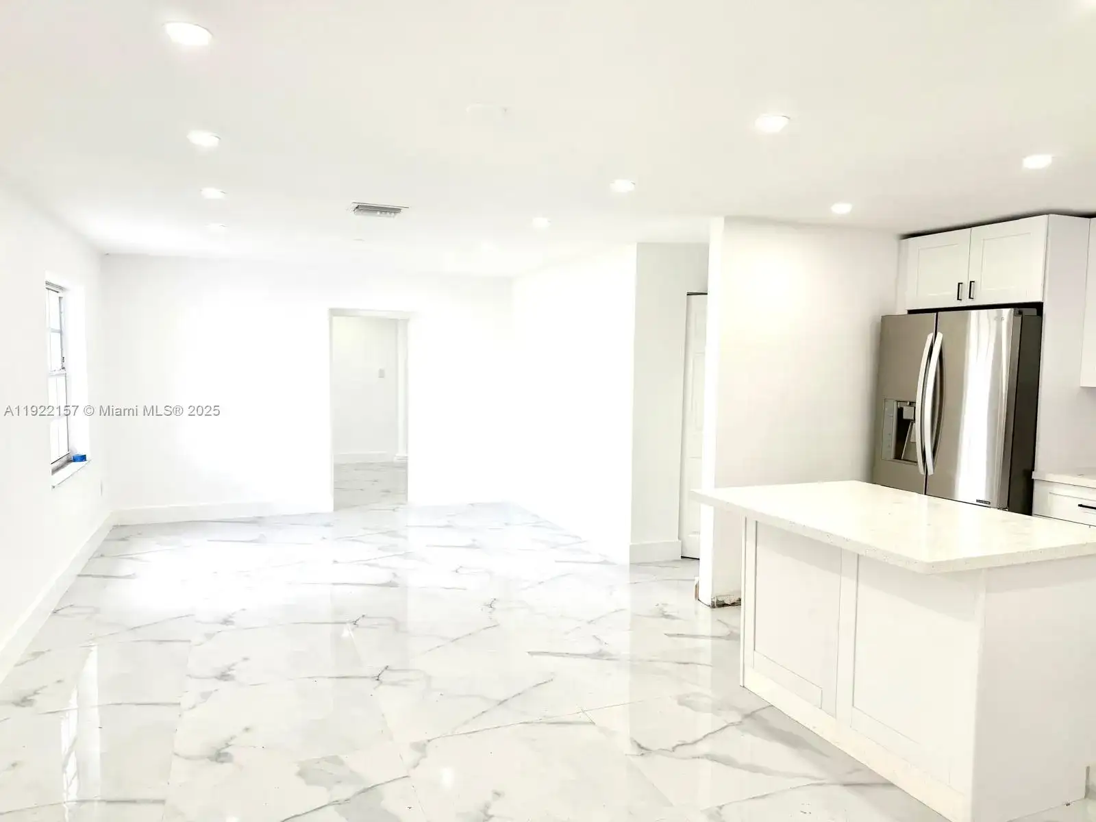 712 Hialeah Dr, Hialeah FL 33010 photo 2
