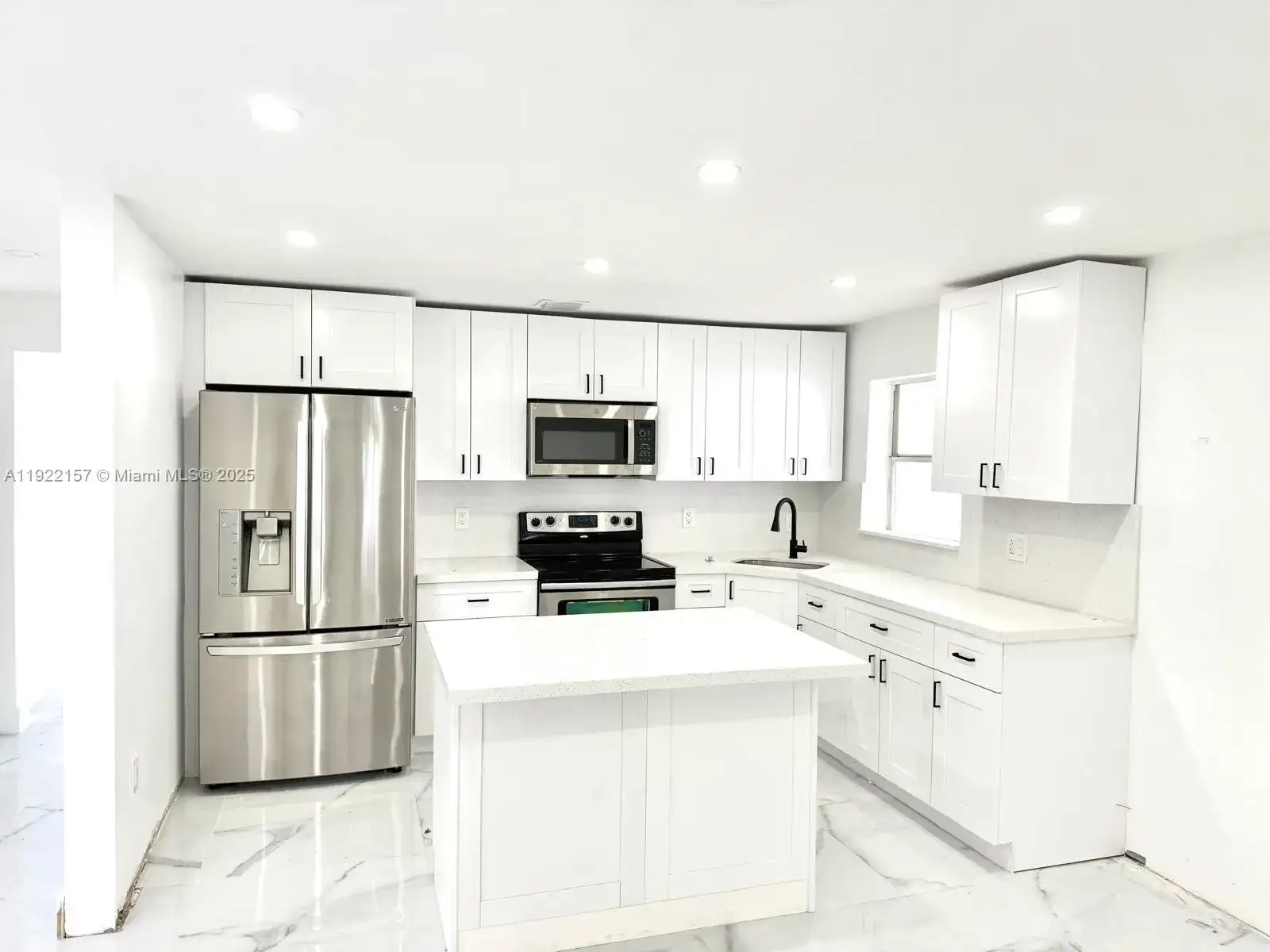712 Hialeah Dr, Hialeah FL 33010 photo 3