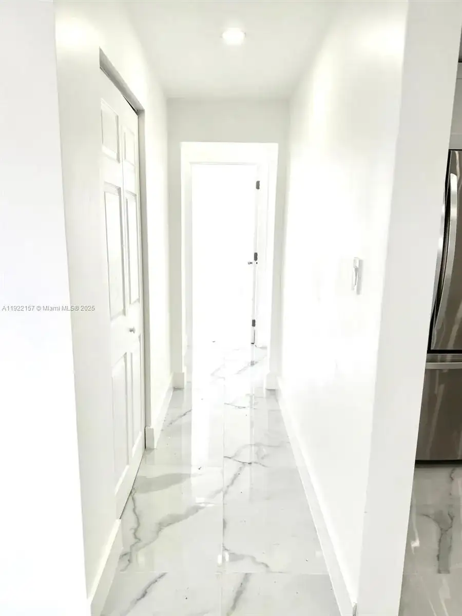 712 Hialeah Dr, Hialeah FL 33010 photo 4