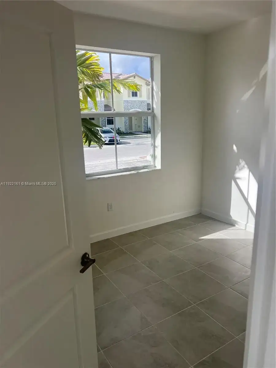 2630 SE 27th Ct, Homestead FL 33035 photo 3