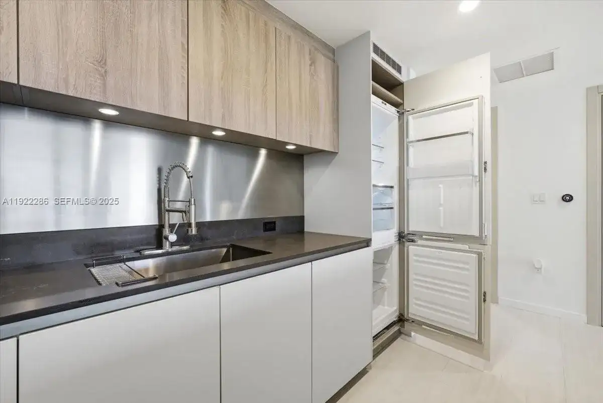 1000 Brickell Plz # 3211, Miami FL 33131 photo 5