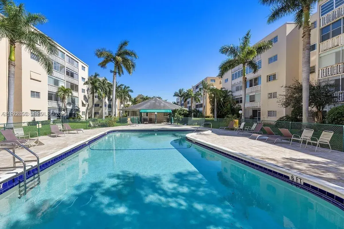 233 NE 14th Ave # 402, Hallandale Beach FL 33009