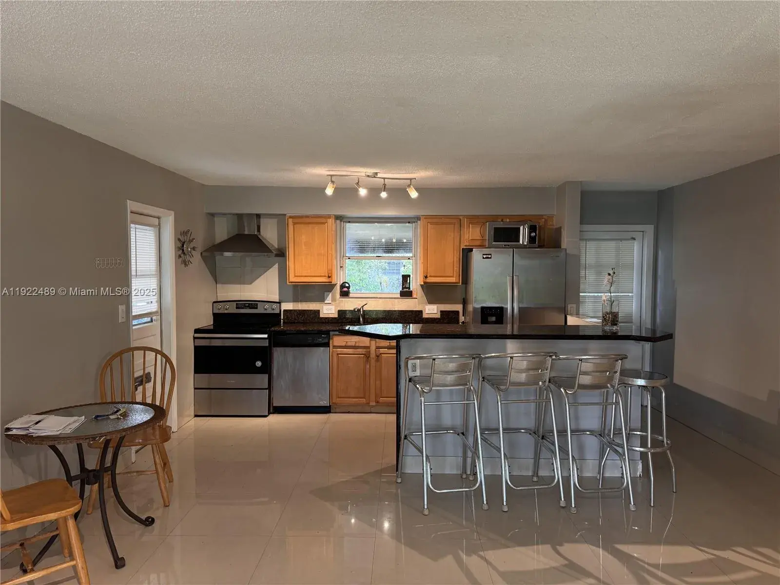 213 SW 5th St, Hallandale Beach FL 33009