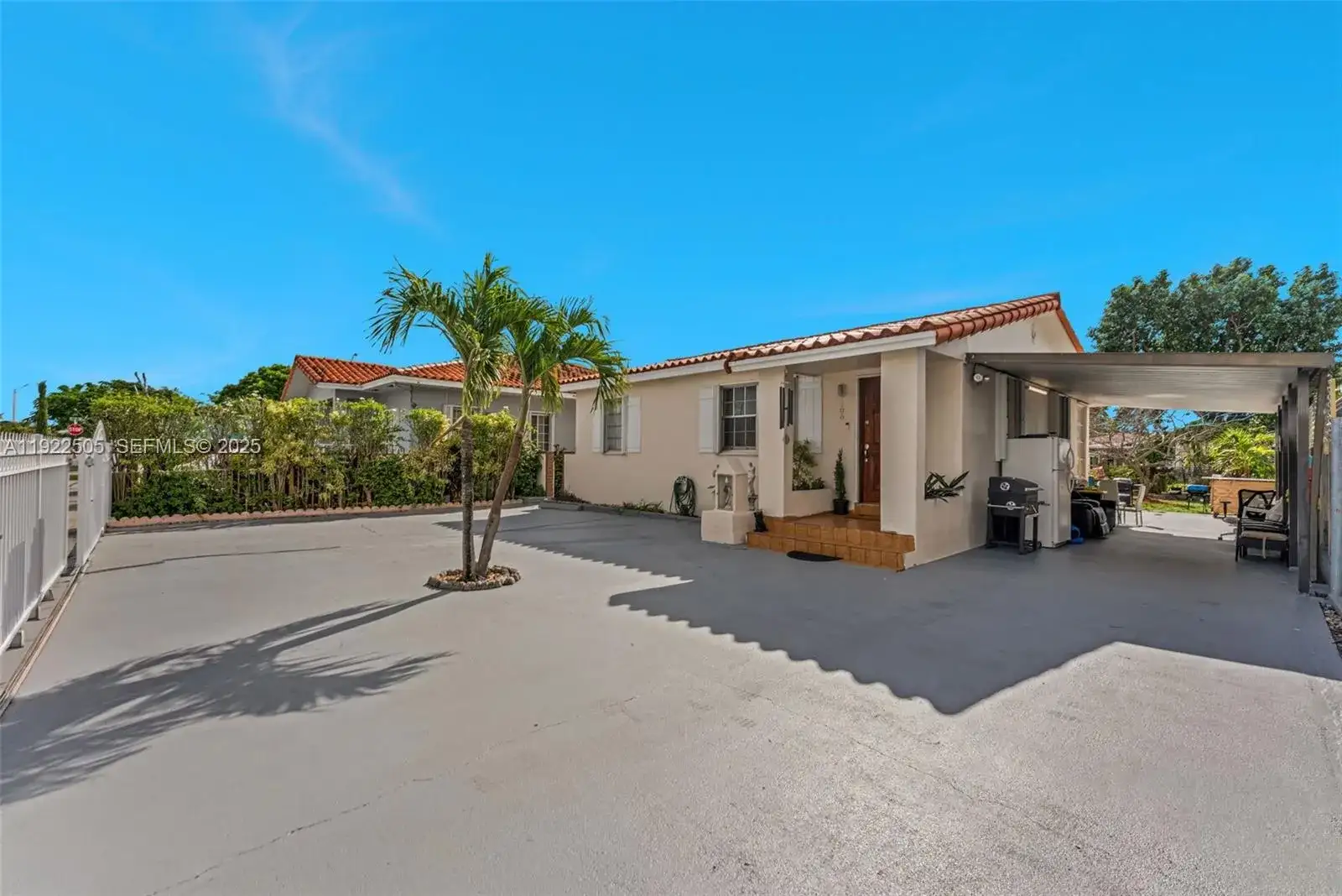 166 E 15th St, Hialeah FL 33010 photo 2