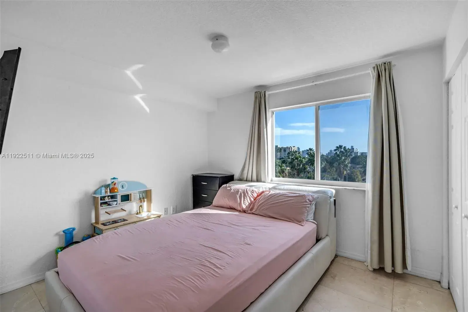 816 NW 11th St # 607, Miami FL 33136