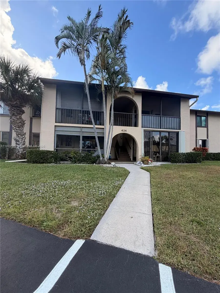 434 Pine Glen Ln # 1, Green Acres FL 33463
