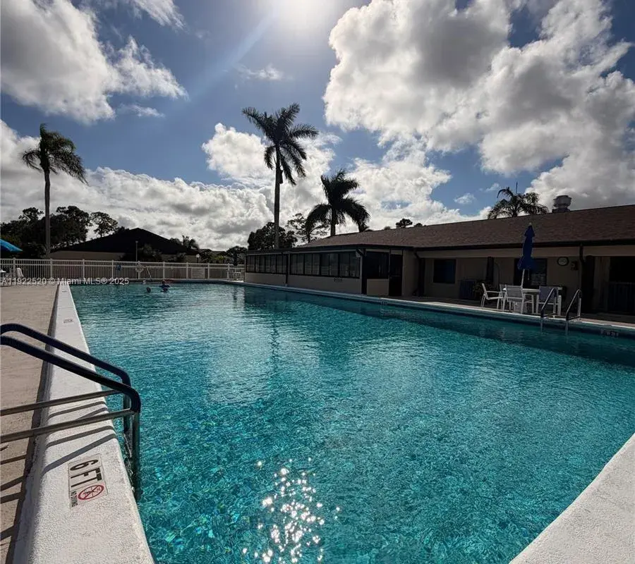 434 Pine Glen Ln # 1, Green Acres FL 33463