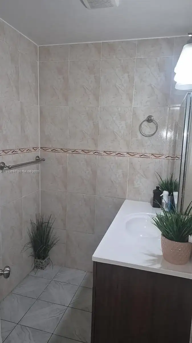 1225 NW 189th Ter, Miami Gardens FL 33169 photo 5