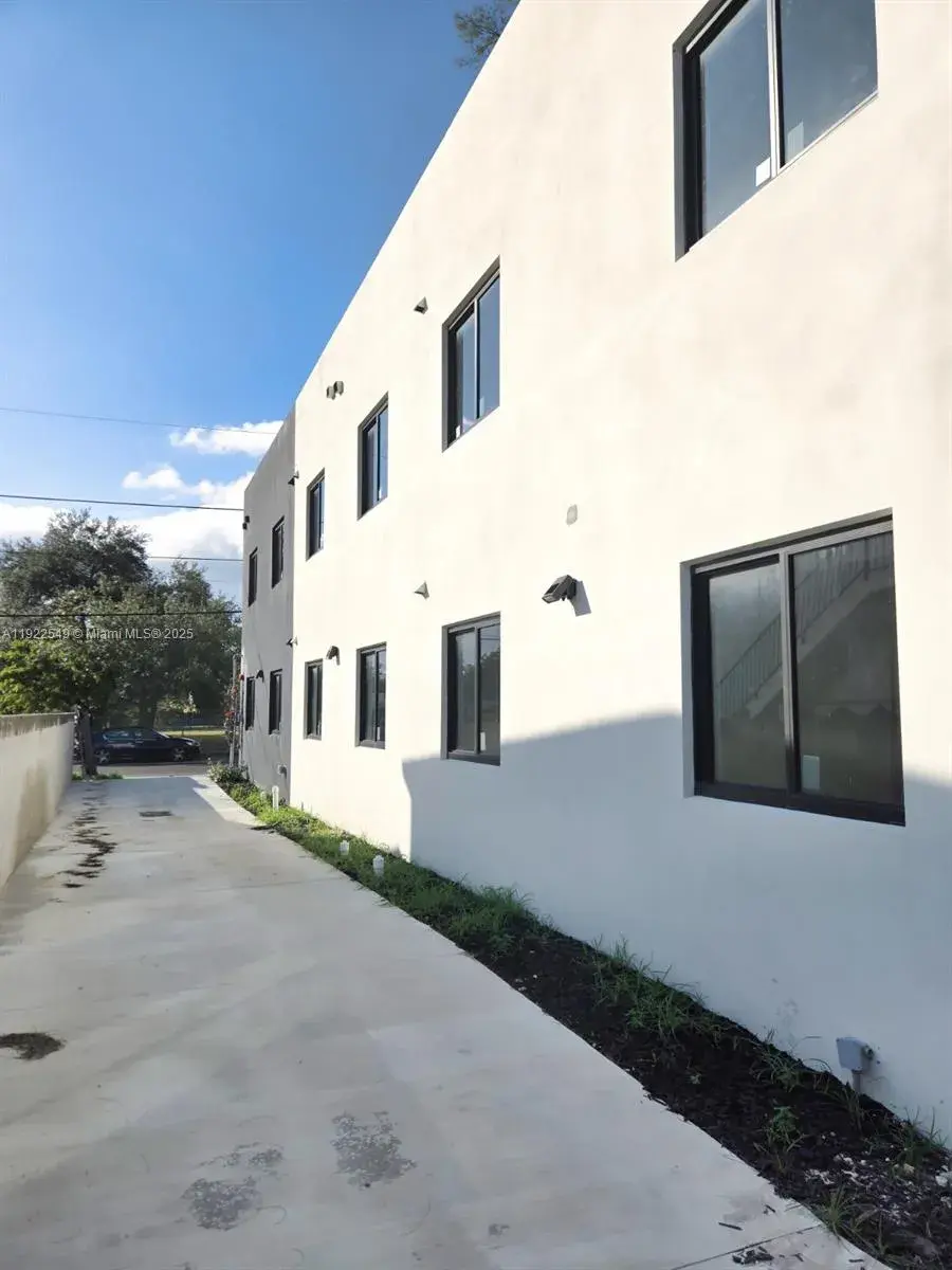 753 NW 30th St # 1, Miami FL 33127