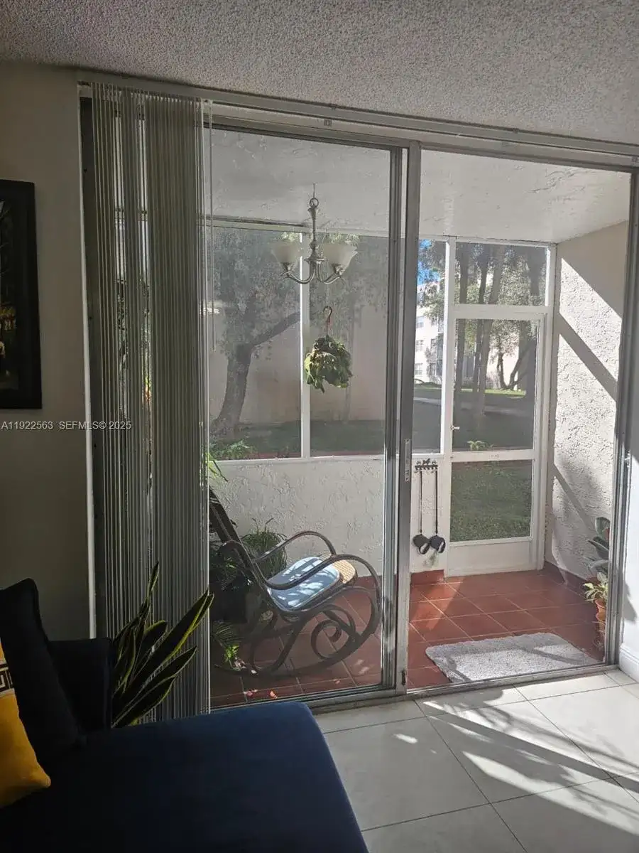 8411 NW 8th St # 111, Miami FL 33126 photo 3