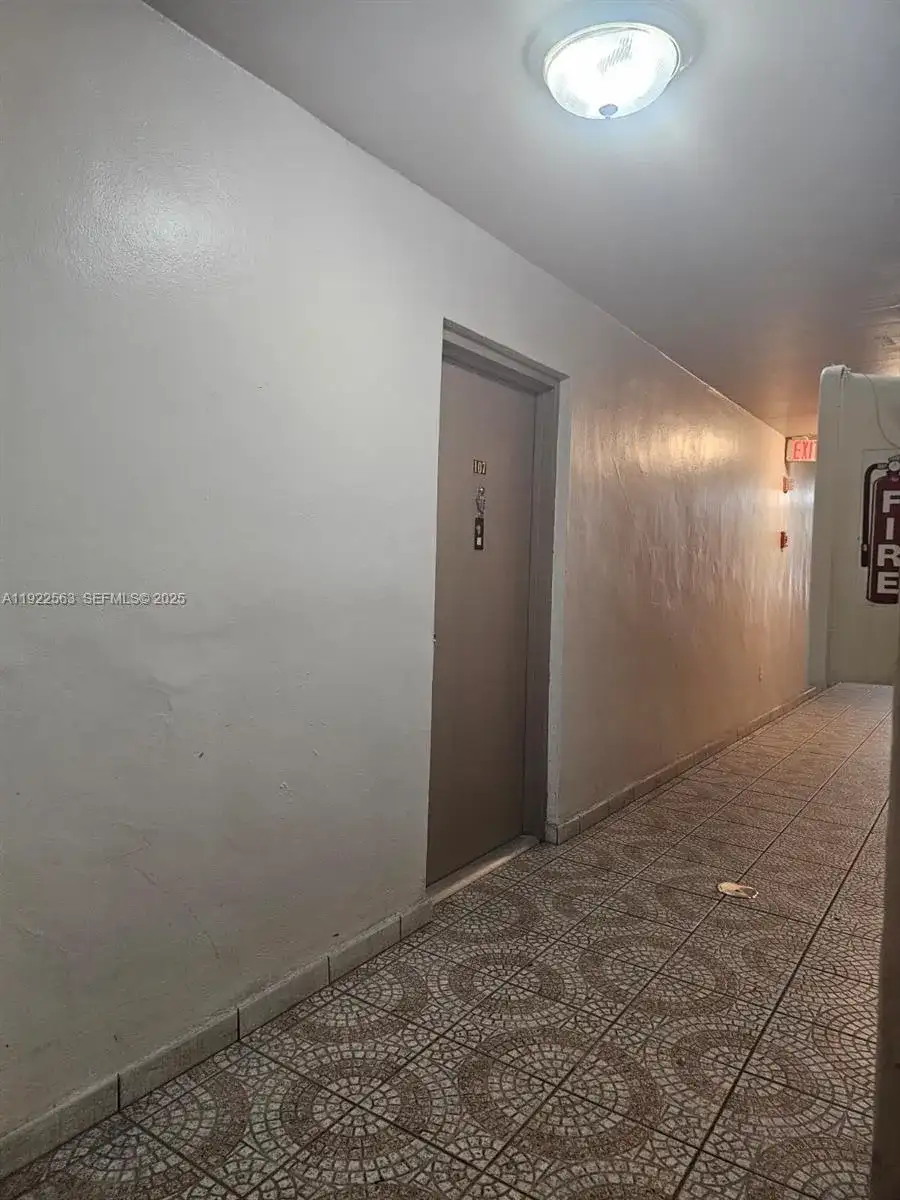 8411 NW 8th St # 111, Miami FL 33126 photo 4