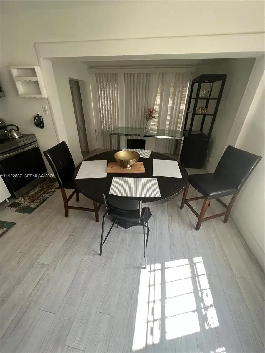 713 SW 7th Ave, Hallandale Beach FL 33009 photo 2