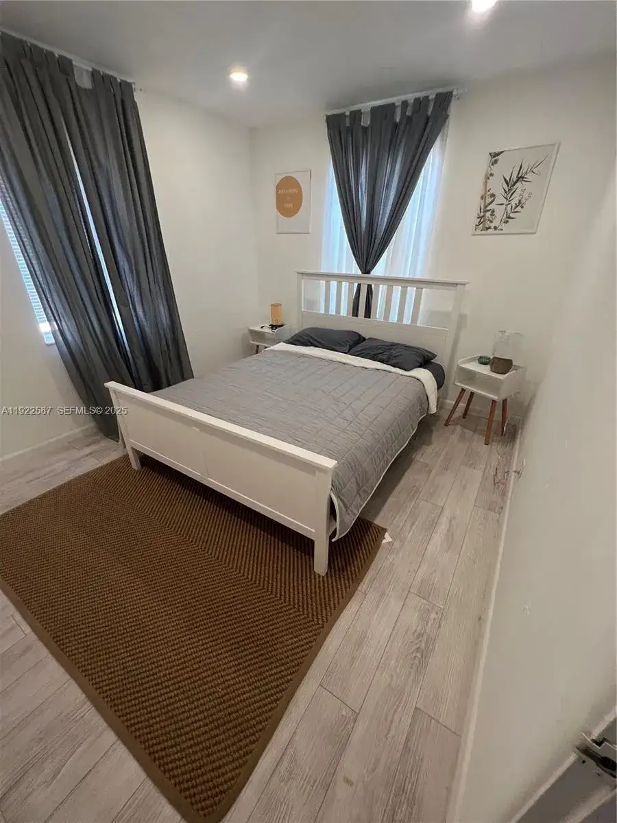 713 SW 7th Ave, Hallandale Beach FL 33009 photo 5