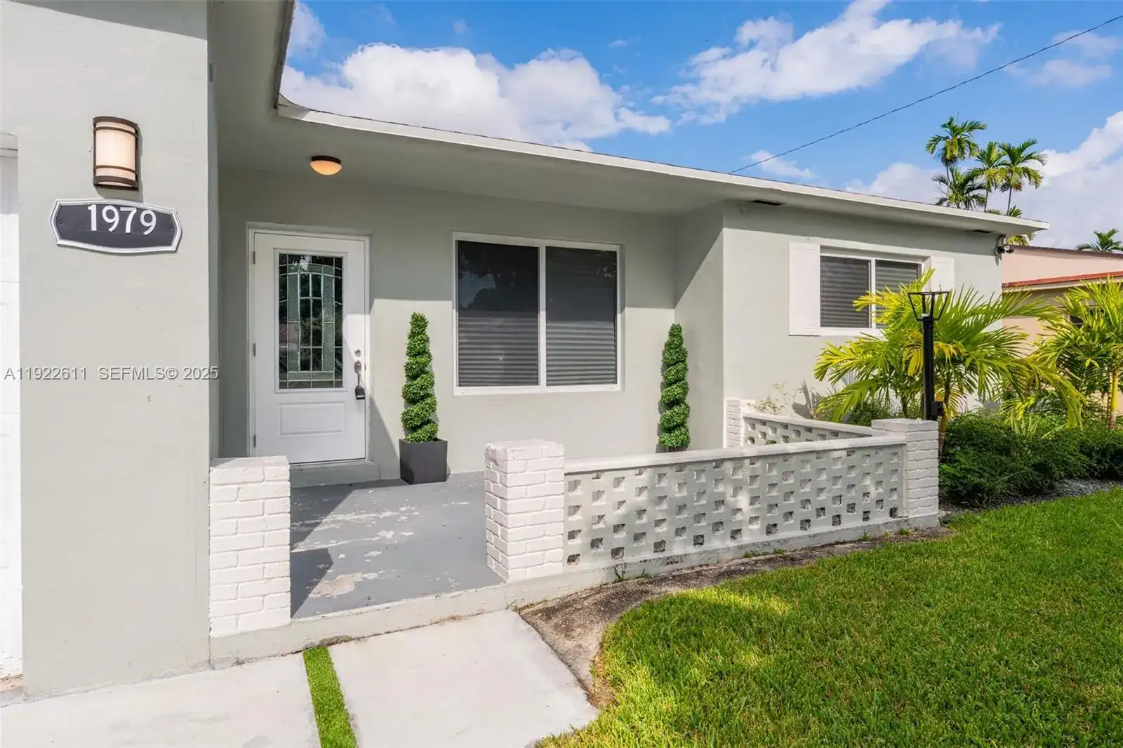 1979 NE 176th St, North Miami Beach FL 33162 photo 4