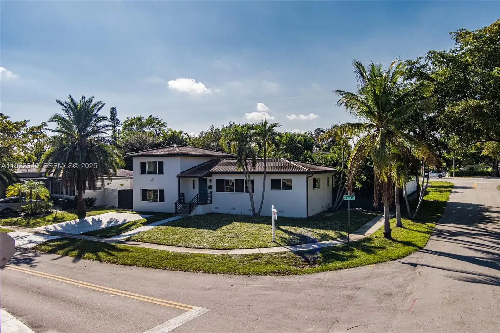 12300 NE Miami Ct, North Miami FL 33161 photo 2