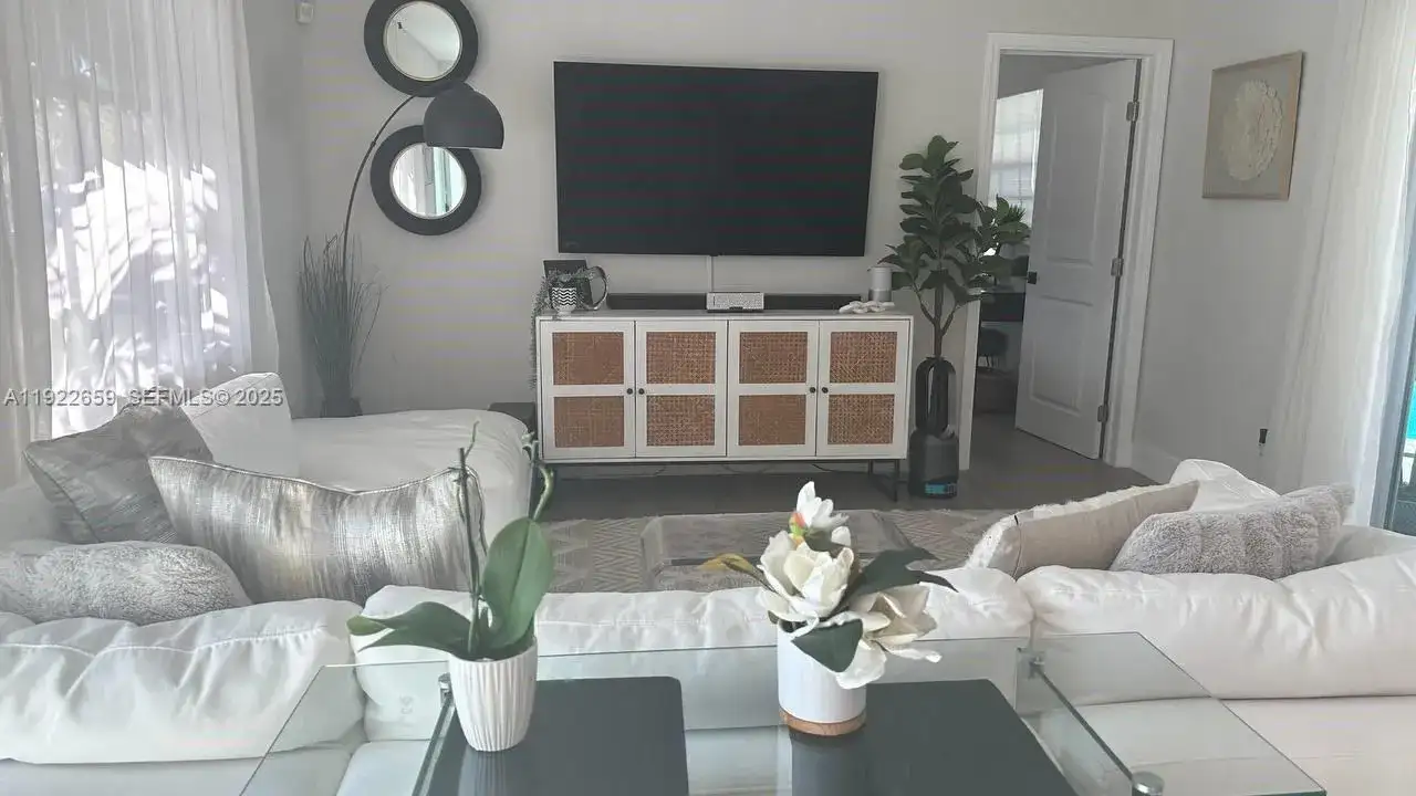 4455 NW 18th Ter, Oakland Park FL 33309 photo 4