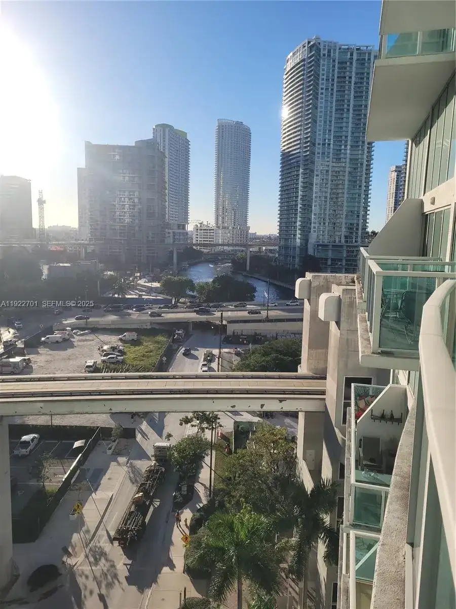41 SE 5th St # 710, Miami FL 33131 photo 4