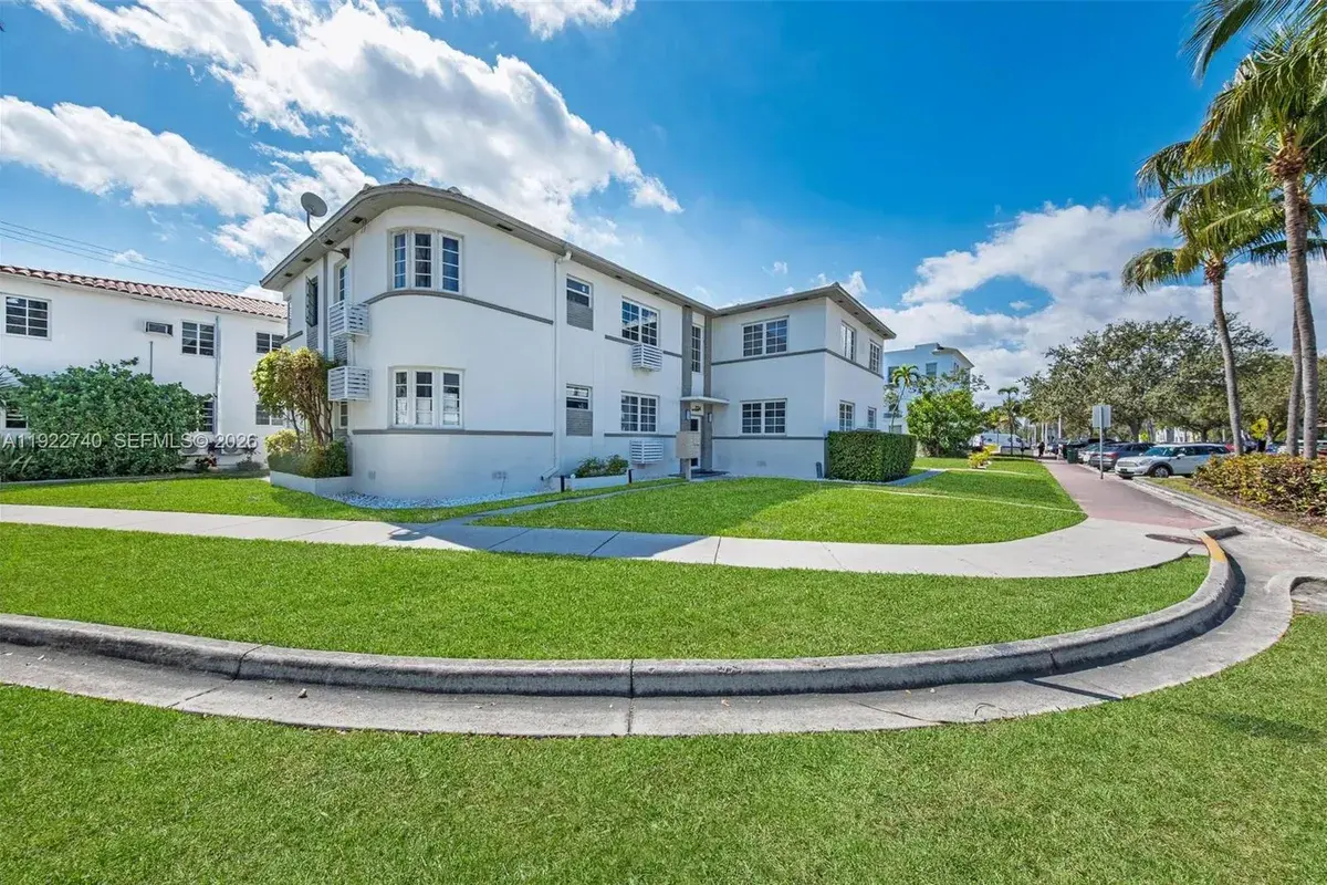 7124 Bay Dr, Miami Beach FL 33141