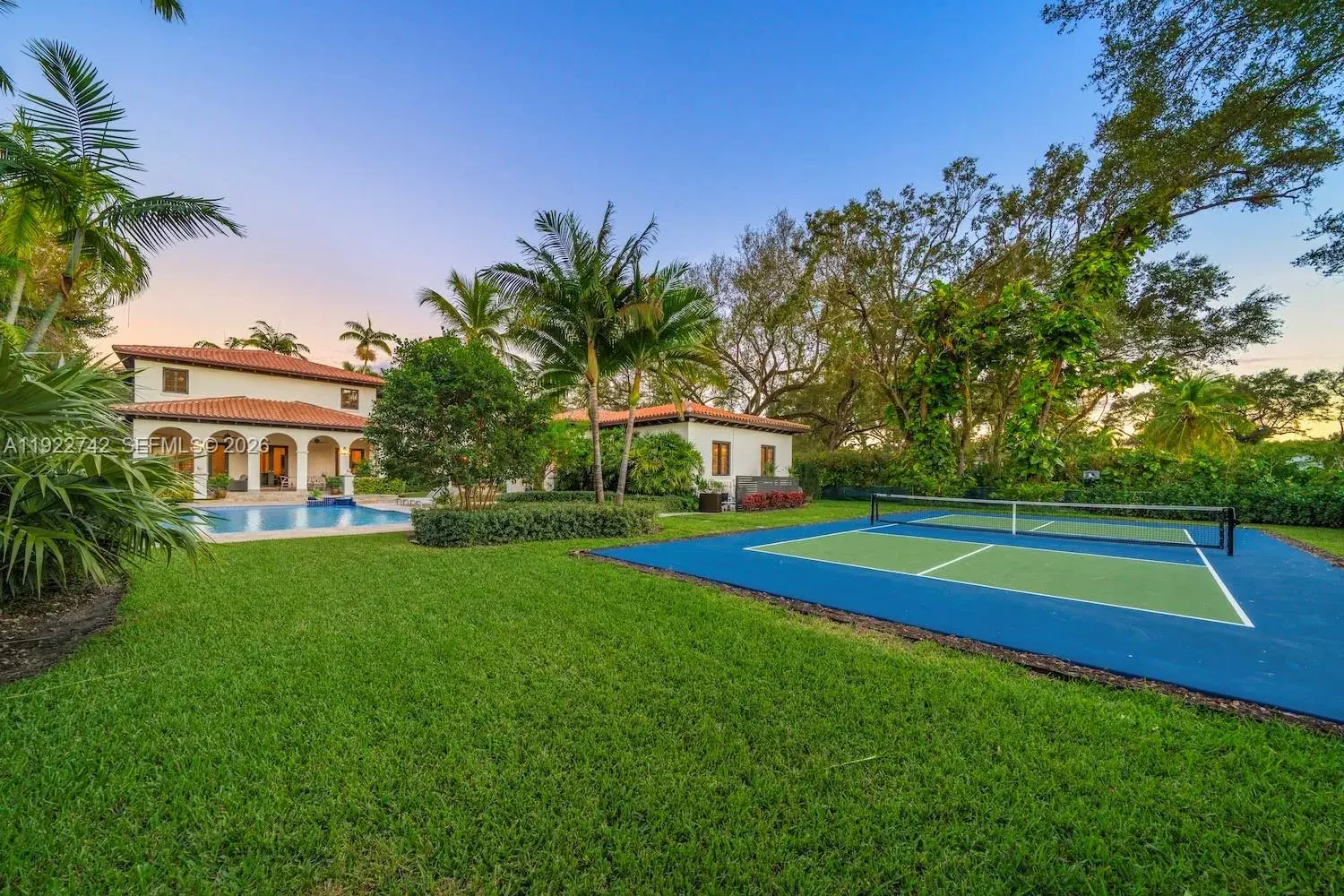 8800 SW 57 Ave, Pinecrest FL 33156