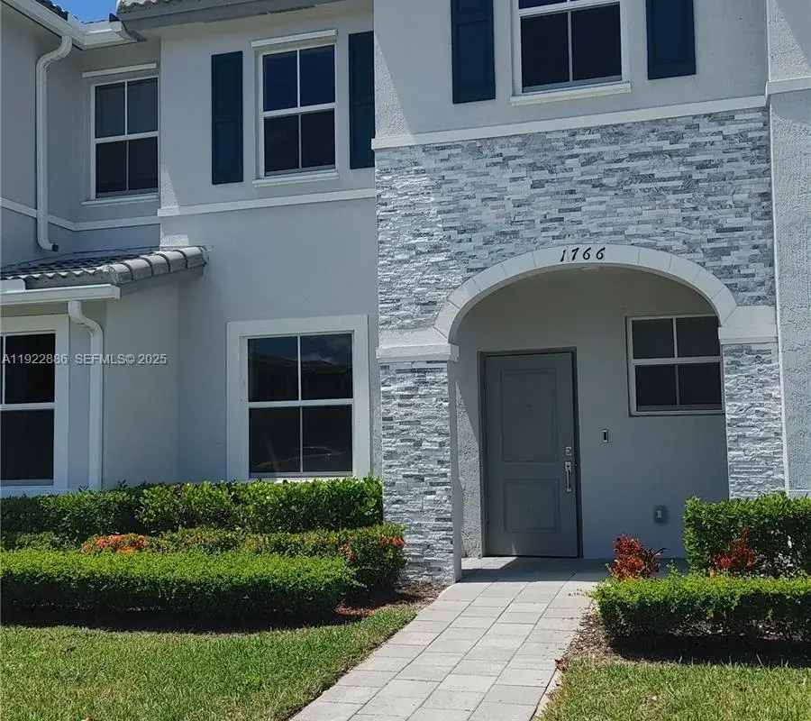 1766 SE 26th Rd, Homestead FL 33035