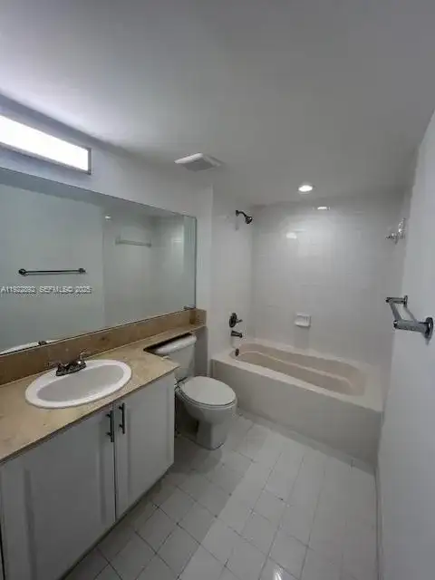 1155 Brickell Bay Dr # 3205, Miami FL 33131 photo 5