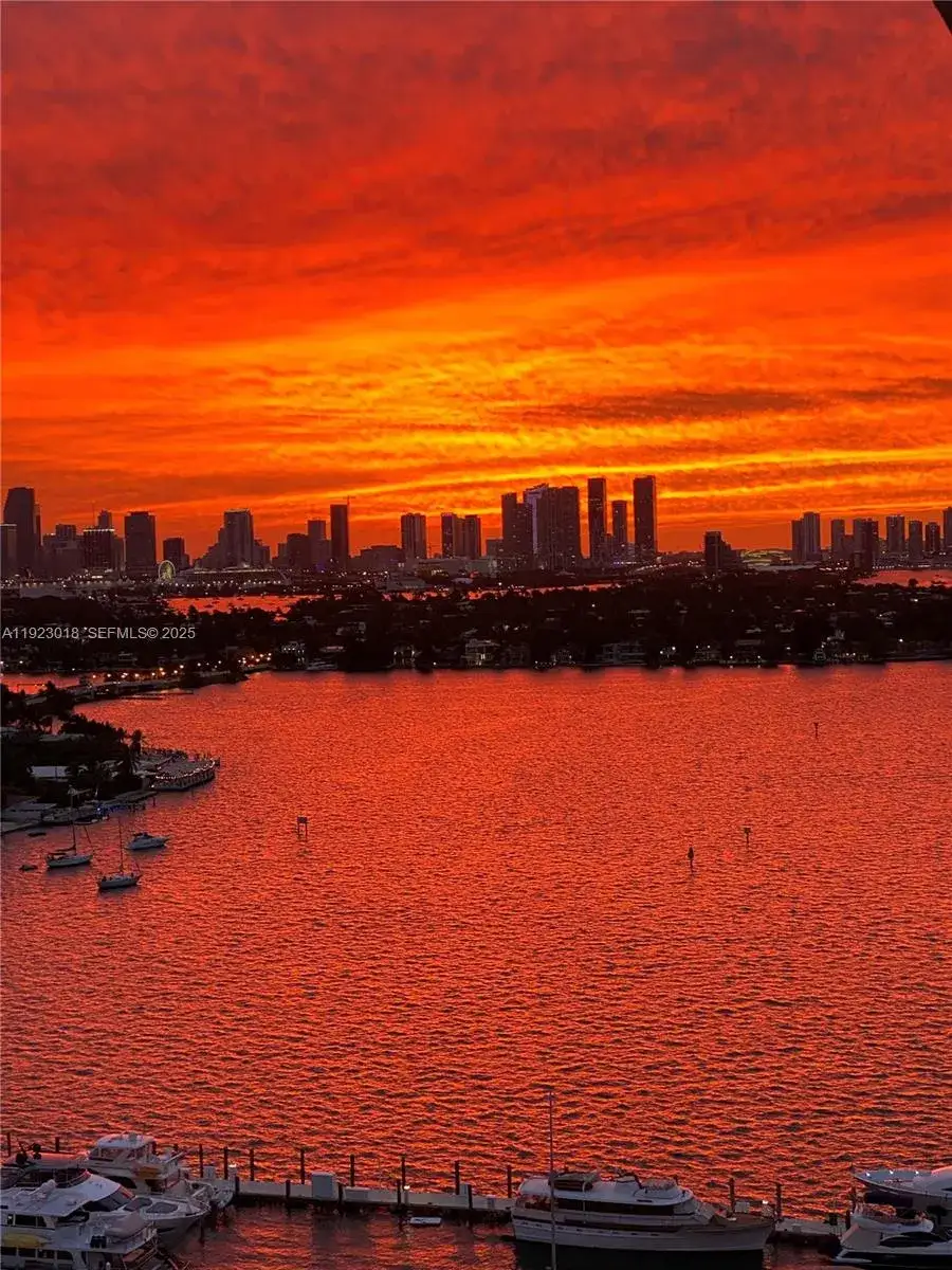 1900 Sunset Harbour Dr, Miami Beach FL 33139